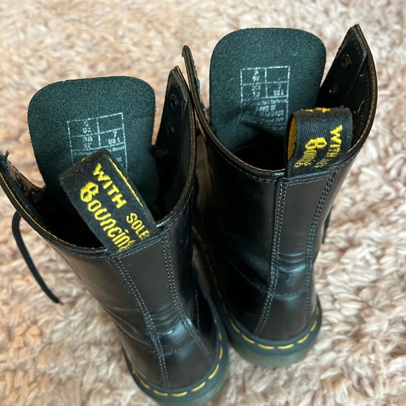 ORIGINAL DOC MARTENS- Size 7 - Picture 4 of 6